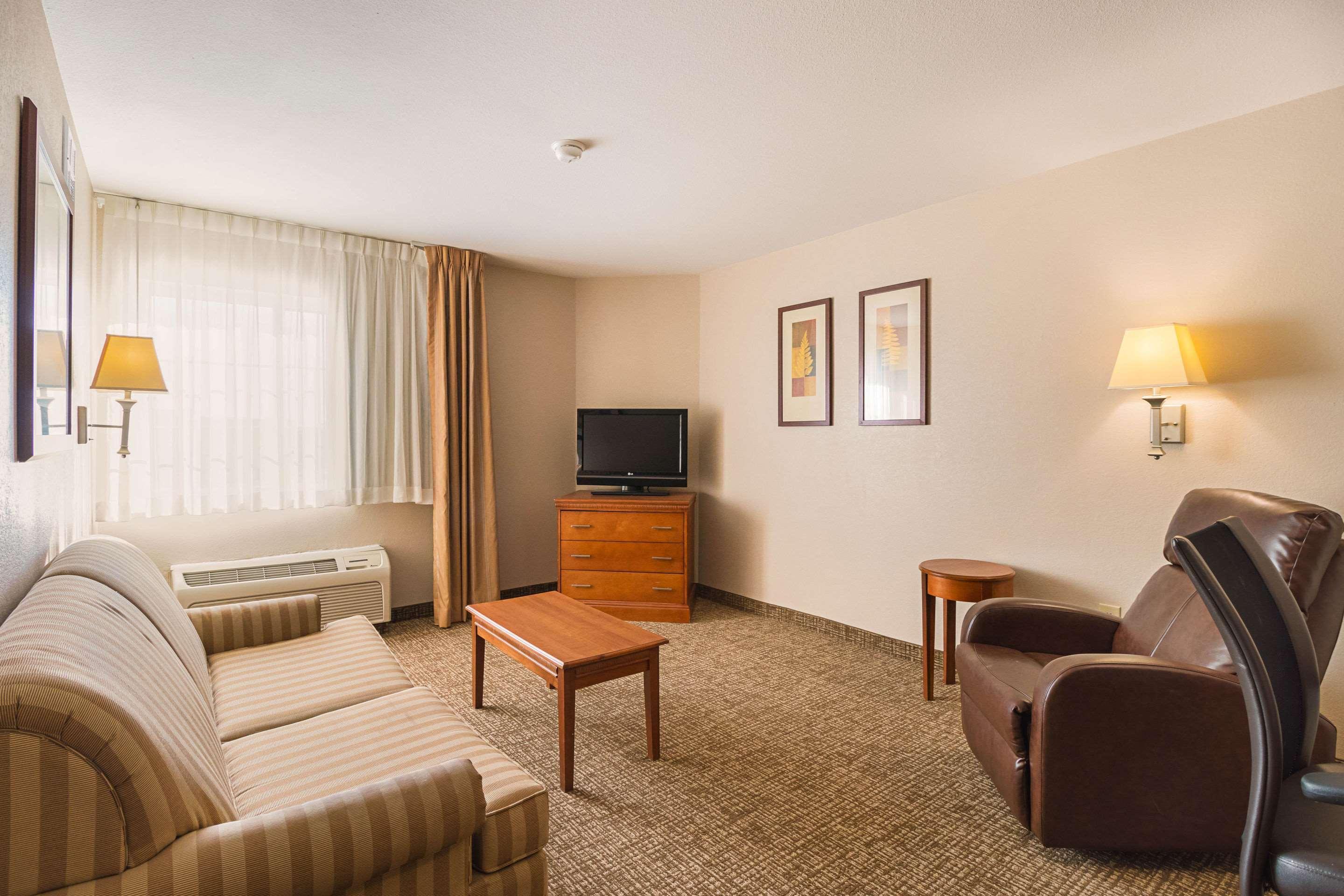 Suburban Extended Stay Hotel Waterloo - Cedar Falls - Cedar Valley ภายนอก รูปภาพ